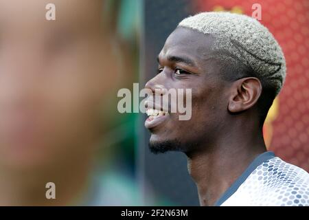 Der französische Mittelfeldspieler Paul Pogba von Manchester United reagiert während des Fußballspiels der UEFA Europa League zwischen AS Saint-Etienne und Manchester United am 22. Februar 2017 im Geoffroy-Guichard-Stadion in Saint-Etienne, Frankreich - Foto Benjamin Cremel / DPPI Stockfoto