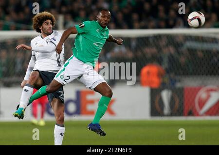 Die belgische Mittelfeldspielerin Marouane Fellaini von Manchester United steht mit Saint-Etiennes französischem Verteidiger Kevin Theophile-Catherine während des Fußballspiels der UEFA Europa League zwischen AS Saint-Etienne und Manchester United am 22. Februar 2017 im Geoffroy-Guichard-Stadion in Saint-Etienne, Frankreich - Foto Benjamin Cremel / DPPI Stockfoto