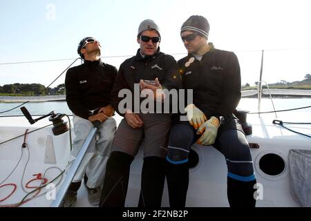 SEGELN - GROUPAMA M34 TRAINING - LA TRINITE SUR MER (FRA) - 20/04/2011 - FOTO : CHRISTOPHE LAUNAY / DPPITrainingseinheit für Franck Cammas und Groupama Sailing Team am M34 vor dem SPI Ouest Stockfoto