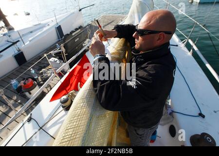 SEGELN - GROUPAMA M34 TRAINING - LA TRINITE SUR MER (FRA) - 20/04/2011 - FOTO : CHRISTOPHE LAUNAY / DPPITrainingseinheit für Franck Cammas und Groupama Sailing Team am M34 vor dem SPI Ouest Stockfoto
