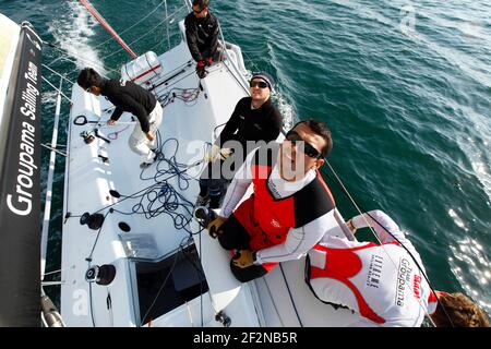 SEGELN - GROUPAMA M34 TRAINING - LA TRINITE SUR MER (FRA) - 20/04/2011 - FOTO : CHRISTOPHE LAUNAY / DPPITrainingseinheit für Franck Cammas und Groupama Sailing Team am M34 vor dem SPI Ouest Stockfoto