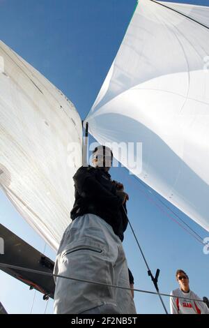 SEGELN - GROUPAMA M34 TRAINING - LA TRINITE SUR MER (FRA) - 20/04/2011 - FOTO : CHRISTOPHE LAUNAY / DPPITrainingseinheit für Franck Cammas und Groupama Sailing Team am M34 vor dem SPI Ouest Stockfoto