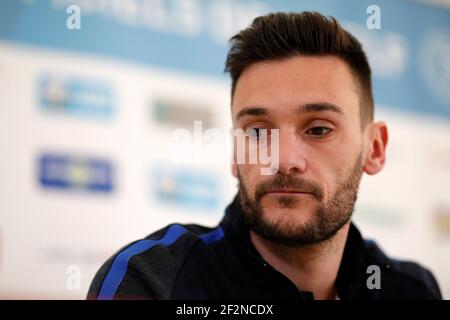 Frankreichs Torwart Hugo Lloris hält eine Rede während der Pressekonferenz des französischen Teams vor dem Qualifikationsspiel der FIFA Fußball-Weltmeisterschaft 2018 zwischen Luxemburg und Frankreich am 24. März 2017 im Josy-Barthel-Stadion in Luxemburg - Foto Benjamin Cremel / DPPI Stockfoto