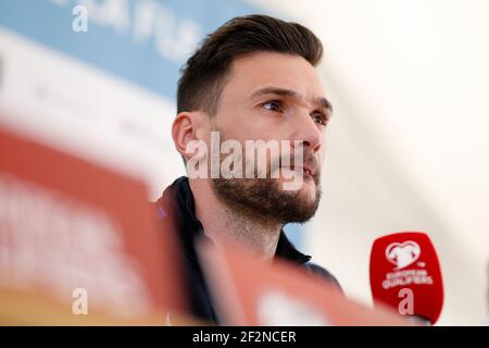 Frankreichs Torwart Hugo Lloris hält eine Rede während der Pressekonferenz des französischen Teams vor dem Qualifikationsspiel der FIFA Fußball-Weltmeisterschaft 2018 zwischen Luxemburg und Frankreich am 24. März 2017 im Josy-Barthel-Stadion in Luxemburg - Foto Benjamin Cremel / DPPI Stockfoto