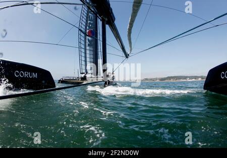 SEGELN - America's Cup - an Bord des AC 45 Energy Teams in Vorbereitung auf den Start der America's Cup World Series in Cascais Portugal - 29/07/2011 - FOTO : CHRISTOPHE LAUNAY / DPPI - SKIPPER LOICK PEYRON (FRA) Stockfoto