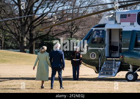 US-Präsident Joe Biden und First Lady Jill Biden verlassen das Weiße Haus für ein Wochenende in Wilmington, Delaware in Washington DC, USA. März 2021, 12th. Quelle: SIPA USA/Alamy Live News Stockfoto