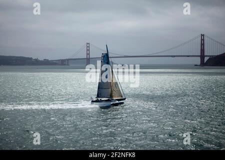 SEGELN - HYDROPTERE DCNS - LUFTBILD - SAN FRANCISCO (USA) - LUFTAUFNAHME - 31/08-01/09/2012 - FOTO CHRISTOPHE LAUNAY / DPPI - Alain Thébault und seine Crew ( Jacques Vincent - Yves Parlier - Jean Le Cam - Robert Douglas ) Stockfoto