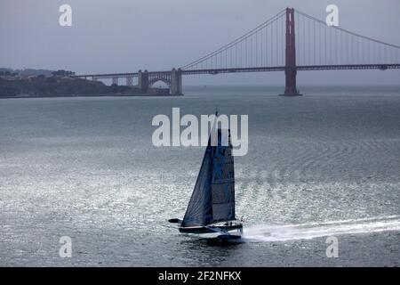 SEGELN - HYDROPTERE DCNS - LUFTBILD - SAN FRANCISCO (USA) - LUFTAUFNAHME - 31/08-01/09/2012 - FOTO CHRISTOPHE LAUNAY / DPPI - Alain Thébault und seine Crew ( Jacques Vincent - Yves Parlier - Jean Le Cam - Robert Douglas ) Stockfoto