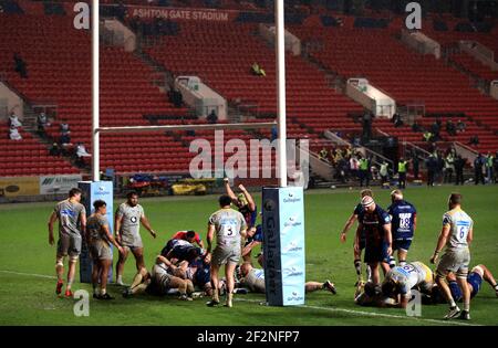 Joe Joyce von Bristol Bears (versteckt) punktet beim Gallagher Premiership-Spiel in Ashton Gate, Bristol, beim zweiten Versuch ihrer Mannschaft in einem leeren Stadion. Bilddatum: Freitag, 12. März 2021. Stockfoto