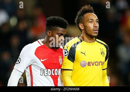 Monacos brasilianischer Verteidiger Jemerson läuft neben Borussia Dortmunds Vorwärts Pierre Emerick Aubameyang beim UEFA Champions League Viertelfinale, 2nd-Bein, Fußballspiel zwischen AS Monaco und Borussia Dortmund am 19. April 2017 im Louis II Stadion in Monaco - Foto Benjamin Cremel / DPPI Stockfoto