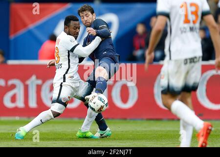 Paris Saint-Germain's brasilianischer Verteidiger Maxwell vies während des französischen Fußballspiels L1 zwischen Paris-Saint-Germain und Montpellier im Parc des Princes Stadion in Paris, Frankreich am 22. April 2017 - Foto Benjamin Cremel / DPPI Stockfoto