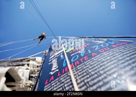 Der Ultime Class 100' VPLP entwarf Trimaran Sodebo, der französische Skipper Thomas Coville und das Sailing Team in Rio de Janeiro, Brasilien, am 31. Juli 2015 - Foto Christophe Launay / DPPI Stockfoto