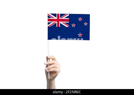 Schöne weibliche Hand hält Neuseeland Flagge, isoliert auf weißem Hintergrund. Stockfoto
