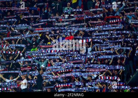 Paris Saint-Germain Fans jubeln während der UEFA Champions League, Gruppe B Fußballspiel zwischen Paris Saint-Germain und Bayern München am 27. September 2017 im Parc des Princes Stadion in Paris, Frankreich - Foto Benjamin Cremel / DPPI Stockfoto