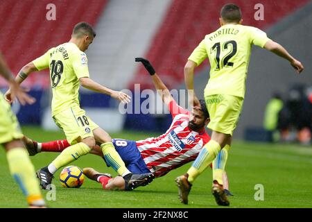 Atletico Madrids spanischer Stürmer Diego Costa fällt während des Fußballspiels der spanischen Meisterschaft Liga zwischen Atletico Madrid und Getafe am 6. Januar 2018 im Wanda Metropolitano Stadion in Madrid, Spanien - Foto Benjamin Cremel / DPPI Stockfoto