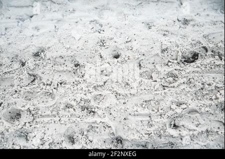 Drucke im Schnee auf dem Boden Stockfoto