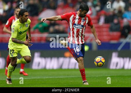 Atletico Madrids spanischer Stürmer Diego Costa spielt den Ball während des Fußballspiels der Spanischen Meisterschaft Liga zwischen Atletico Madrid und Getafe am 6. Januar 2018 im Wanda Metropolitano Stadion in Madrid, Spanien - Foto Benjamin Cremel / DPPI Stockfoto