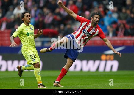 Atletico Madrids spanischer Stürmer Diego Costa spielt den Ball während des Fußballspiels der Spanischen Meisterschaft Liga zwischen Atletico Madrid und Getafe am 6. Januar 2018 im Wanda Metropolitano Stadion in Madrid, Spanien - Foto Benjamin Cremel / DPPI Stockfoto