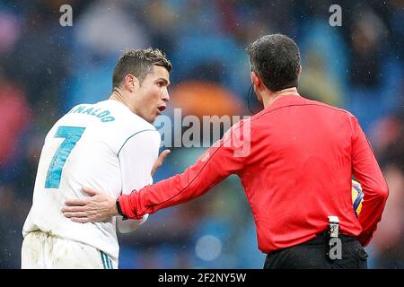 Real Madrids portugiesischer Stürmer Cristiano Ronaldo Gesten während des Fußballspiels der spanischen Meisterschaft Liga zwischen Real Madrid und Villarreal am 13. Januar 2018 im Santiago Bernabeu Stadion in Madrid, Spanien - Foto Benjamin Cremel / DPPI Stockfoto