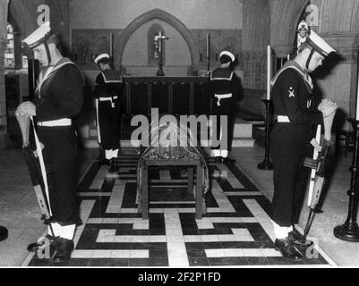 BEERDIGUNG EINES UNBEKANNTEN MATROSEN VON DER MARY STIEG IN PORTSMOUTH KATHEDRALE. PIC MIKE WALKER, M. UND Y. PORTSMOUTH. Stockfoto