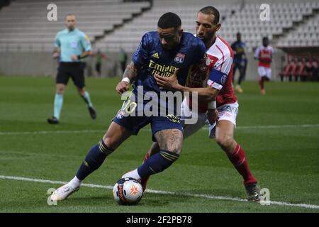 Reims, Marne, Frankreich. März 2021, 12th. Lyon Striker MEMPHIS DEPAY in Aktion während der französischen Meisterschaft Fußball Ligue 1 Uber isst Stade de Reims gegen Olympique Lyonnais im Auguste Delaune Stadion - Reims.Drawn match 1:1 Credit: Pierre Stevenin/ZUMA Wire/Alamy Live News Stockfoto