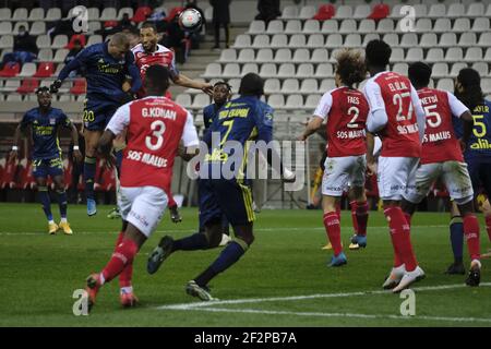 Reims, Marne, Frankreich. März 2021, 12th. Lyon Forward ISLAM SLIMANI in Aktion während der französischen Meisterschaft Fußball Ligue 1 Uber isst Stade de Reims gegen Olympique Lyonnais im Auguste Delaune Stadion - Reims.Drawn match 1:1 Credit: Pierre Stevenin/ZUMA Wire/Alamy Live News Stockfoto