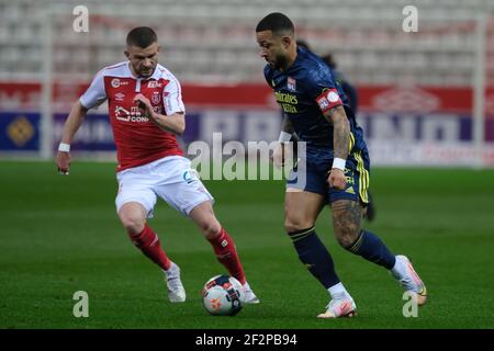 Reims, Marne, Frankreich. März 2021, 12th. Lyon Striker MEMPHIS DEPAY in Aktion während der französischen Meisterschaft Fußball Ligue 1 Uber isst Stade de Reims gegen Olympique Lyonnais im Auguste Delaune Stadion - Reims.Drawn match 1:1 Credit: Pierre Stevenin/ZUMA Wire/Alamy Live News Stockfoto