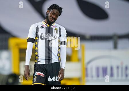 CHARLEROI, BELGIEN - 12. MÄRZ: Shamar Nicholson von Sporting Charleroi beim Jupiler Pro League Spiel zwischen Charleroi und Club Brugge im Stade d Stockfoto