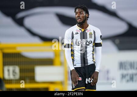 CHARLEROI, BELGIEN - 12. MÄRZ: Shamar Nicholson von Sporting Charleroi beim Jupiler Pro League Spiel zwischen Charleroi und Club Brugge im Stade d Stockfoto