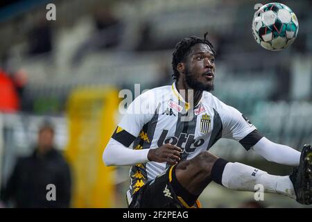 CHARLEROI, BELGIEN - 12. MÄRZ: Shamar Nicholson von Sporting Charleroi beim Jupiler Pro League Spiel zwischen Charleroi und Club Brugge im Stade d Stockfoto