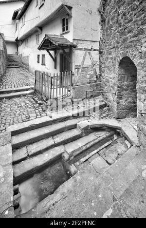 Stadtborn, Quelle, Hausfassade, Haustür, Stadtmauer, Historische Altstadt, Steinau an der Straße, Bezirk Main-Kinzig, Hessen, Deutschland, Europa Stockfoto