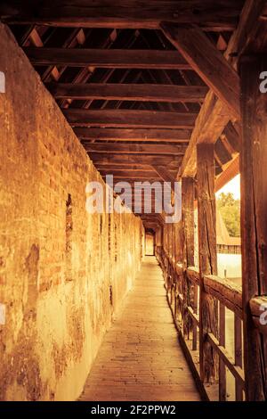 Historische Stadtmauer von Nördlingen in Bayern Stockfoto