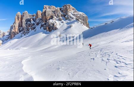 Skibergsteigen in den dolomiten, Winterskitour auf der Lastoi de Formin (Lastoni de Formin) Croda da Lago Gruppe, Dolomiten, Provinz Belluno, Venetien, Italien Stockfoto