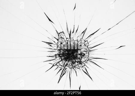 Kaputtes Glas Schutz Bildschirm des Smartphones. Gesprungenes schwarzes Glas auf weißem Hintergrund Stockfoto