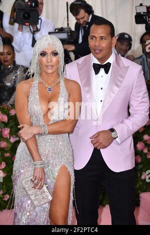 Datei Foto vom 06. Mai 2019 von Jennifer Lopez und Alex Rodriguez besuchen die 2019 Met Gala im Metropolitan Museum of Art in New York City. Jennifer Lopez und Alex Rodriguez haben sich angeblich getrennt und brechen ihr zweijähriges Engagement nach vier Jahren zusammen ab. Foto von Lionel Hahn/ABACAPRESS.COM Stockfoto