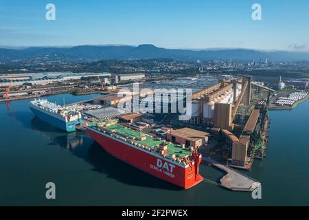 13. März 2021 - Port Kembla, NSW, Australien. Fahrzeugträger DONG A METIS, betrieben von DAT Metis Maritime, am Liegeplatz. Stockfoto