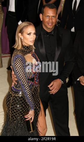 Mai 7, 2018 - New York City, New York, USA - JENNIFER LOPEZ und ALEX RODRIGUEZ an der Costume Institute profitieren feiert die Eröffnung der Himmelskörper: Mode und der Katholischen Phantasie Ausstellung im Metropolitan Museum of Art (Credit Bild: © Nancy Kaszerman über ZUMA Draht) Stockfoto