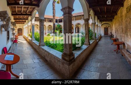 Kloster der Kirche und Kloster des Heiligen Franziskus in Pula, Kroatien Stockfoto