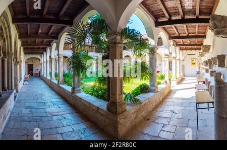 Kloster der Kirche und Kloster des Heiligen Franziskus in Pula, Kroatien Stockfoto