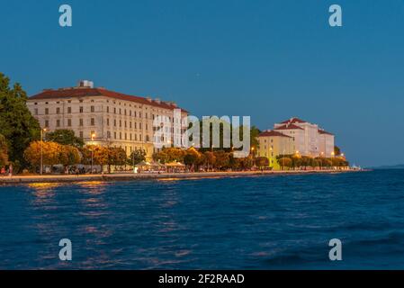 Sonnenuntergang Ansicht der Riva Promenade in Zadar, Kroatien Stockfoto