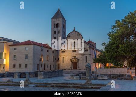 Sonnenaufgang Blick auf die Kirche der Heiligen Marija in der kroatischen Stadt Zadar Stockfoto