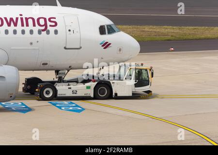 Düsseldorf, NRW, DEUTSCHLAND - 18. JUNI 2019: Eurowing-Flugzeug am Flughafen Düsseldorf Stockfoto