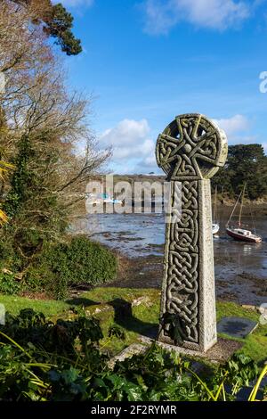 St nur in Roseland; Celtic Cross; in Kirchhof; Cornwall; Großbritannien Stockfoto