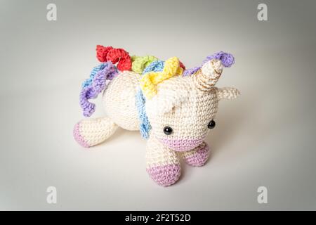 Amigurumi Buntes Einhorn aus Wolle Bavari Stockfoto