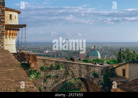 Panoramablick auf die Stadt Brescia vom Schloss aus (Italien) Stockfoto