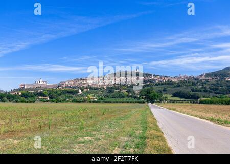 Panoramablick auf Assisi, in der Provinz Perugia, Umbrien, Italien. Stockfoto