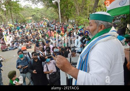 Kalkutta, Indien. März 2021, 13th. Rakesh Tikait ist ein indischer Bauernführer Politiker, Sprecher der Bharatiya Kisan Union während Sanyukt Kishan Morcha Mahapanchayat unter Gandhi Statue in kalkata in Indien. (Foto: Sanjay Purkait/Pacific Press) Quelle: Pacific Press Media Production Corp./Alamy Live News Stockfoto