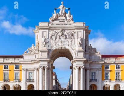 Rua Augusta Arch (Arco da Rua Augusta) ist ein steinerner Triumphbogen am Handelsplatz (Praça do Comércio). Lissabon, Portugal Stockfoto