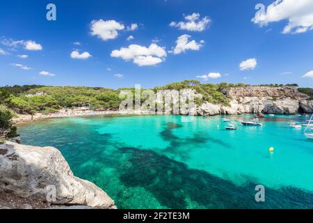 Panoramablick auf den schönsten Strand Cala Macarella von Menorca Insel, Balearen, Spanien Stockfoto
