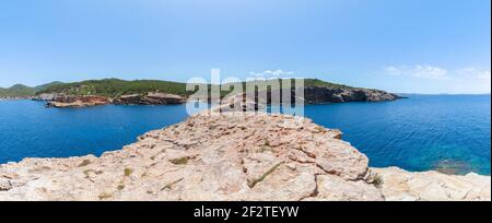 Schöne Panoramasicht auf das Kap Punta Galera. Ibiza, Balearen, Spanien Stockfoto